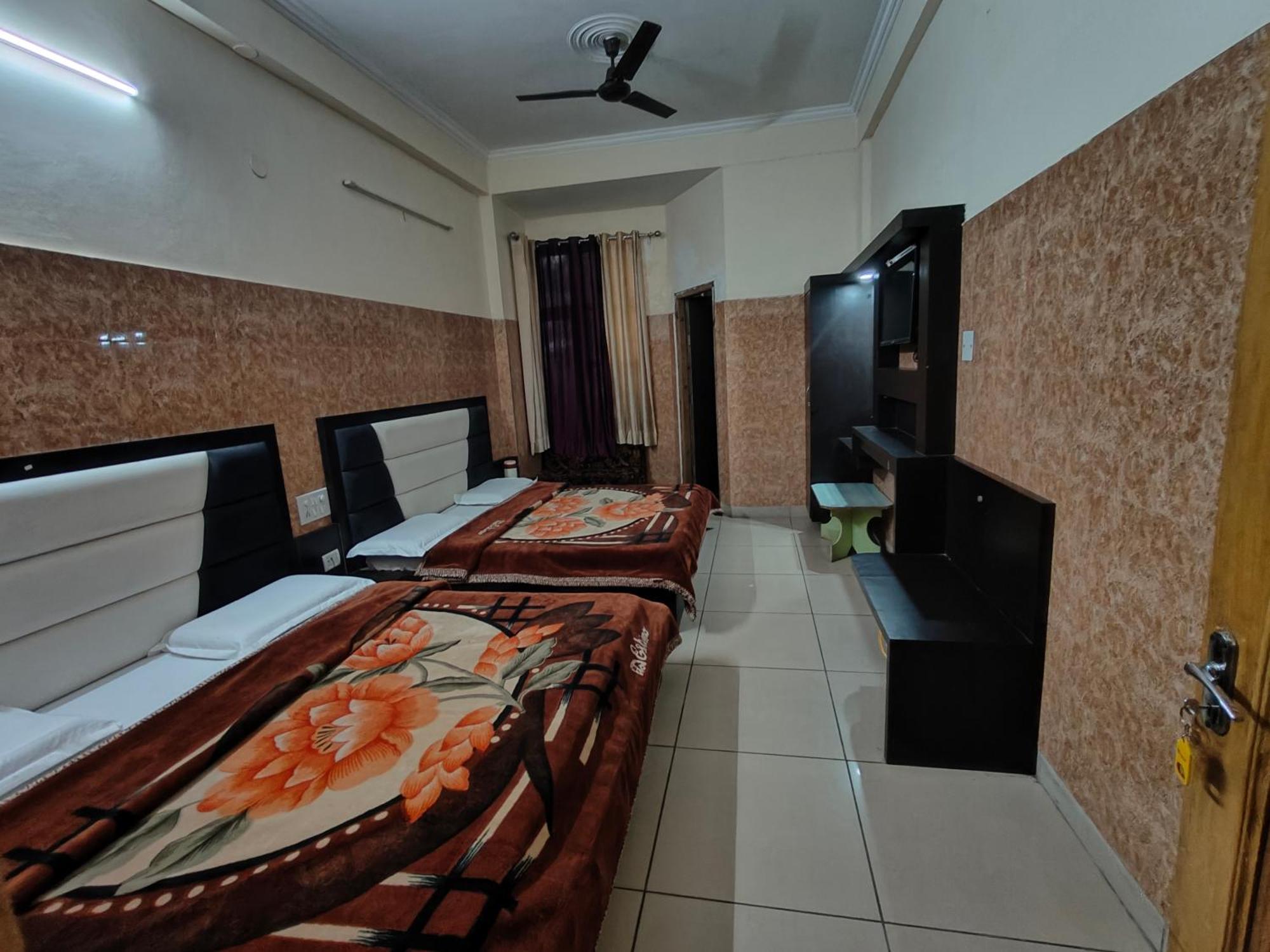 Aashirwad Hotel 格德拉 外观 照片