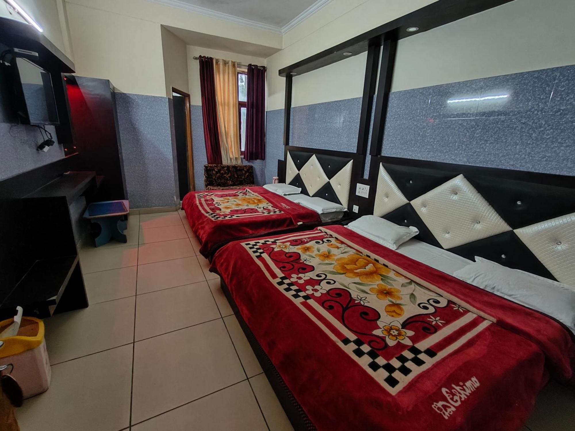 Aashirwad Hotel 格德拉 外观 照片